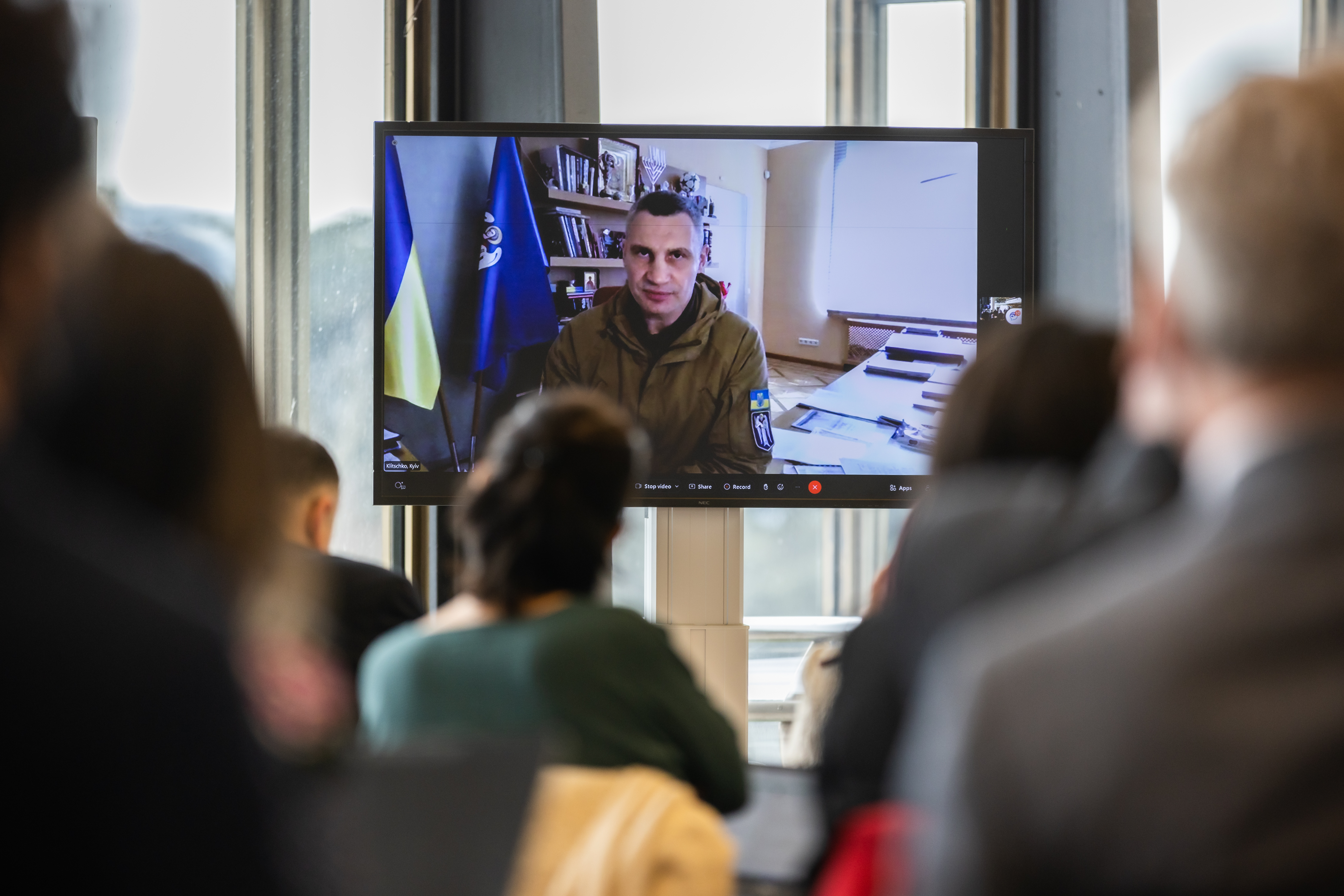 Intervenci&oacute;n por videoconferencia del alcalde de Kiev